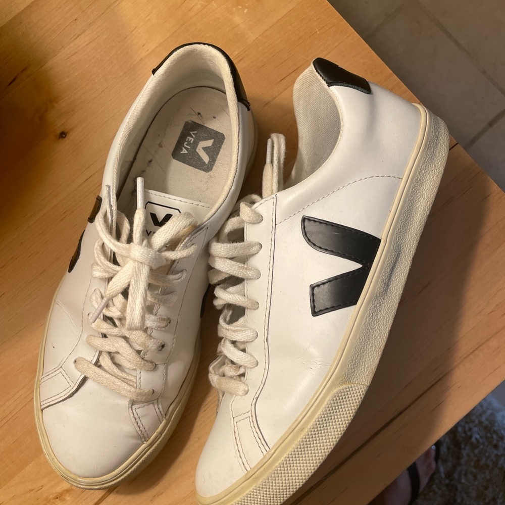 Nice Vera leather white sneakers. Reposhing, just ready for different 😀